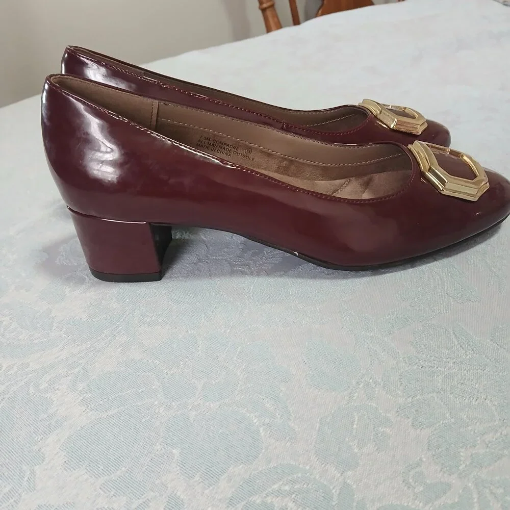 Aerosoles Women's Compadre Pump in Maroon Faux Patent Leather Size 7.5